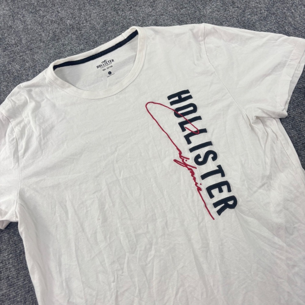 Hollister Graphic T-Shirt Large White Vertical Logo Embroidered Men's